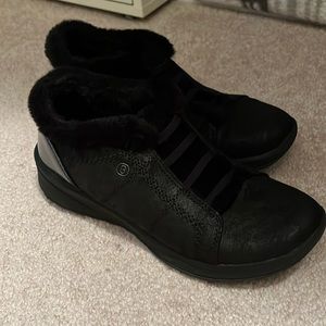Bzees faux fur trimmed washable shoes